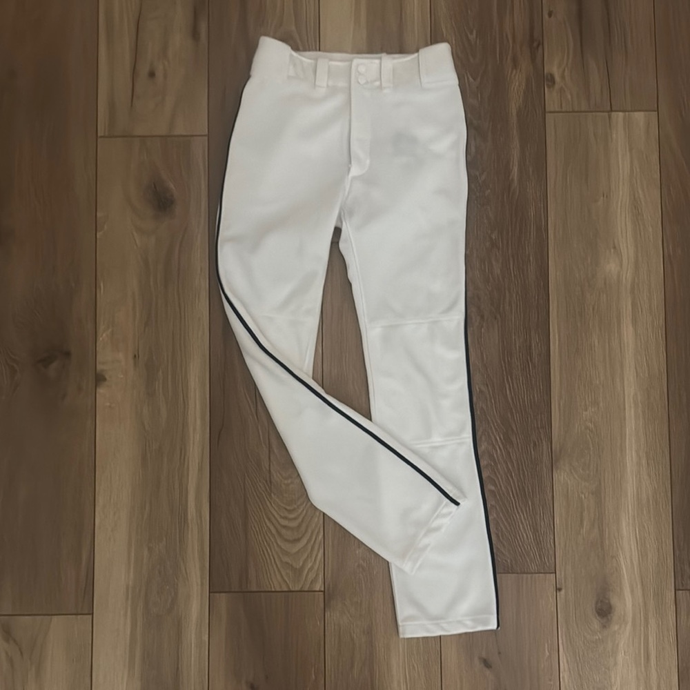 Mizuno White and Black Dress Pants with Sleek Design